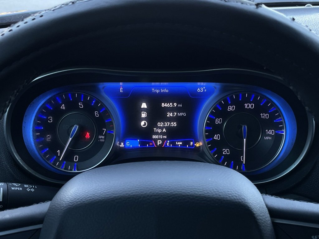 Used 2022 Chrysler 300 Touring w/ Sport Appearance Package image 18