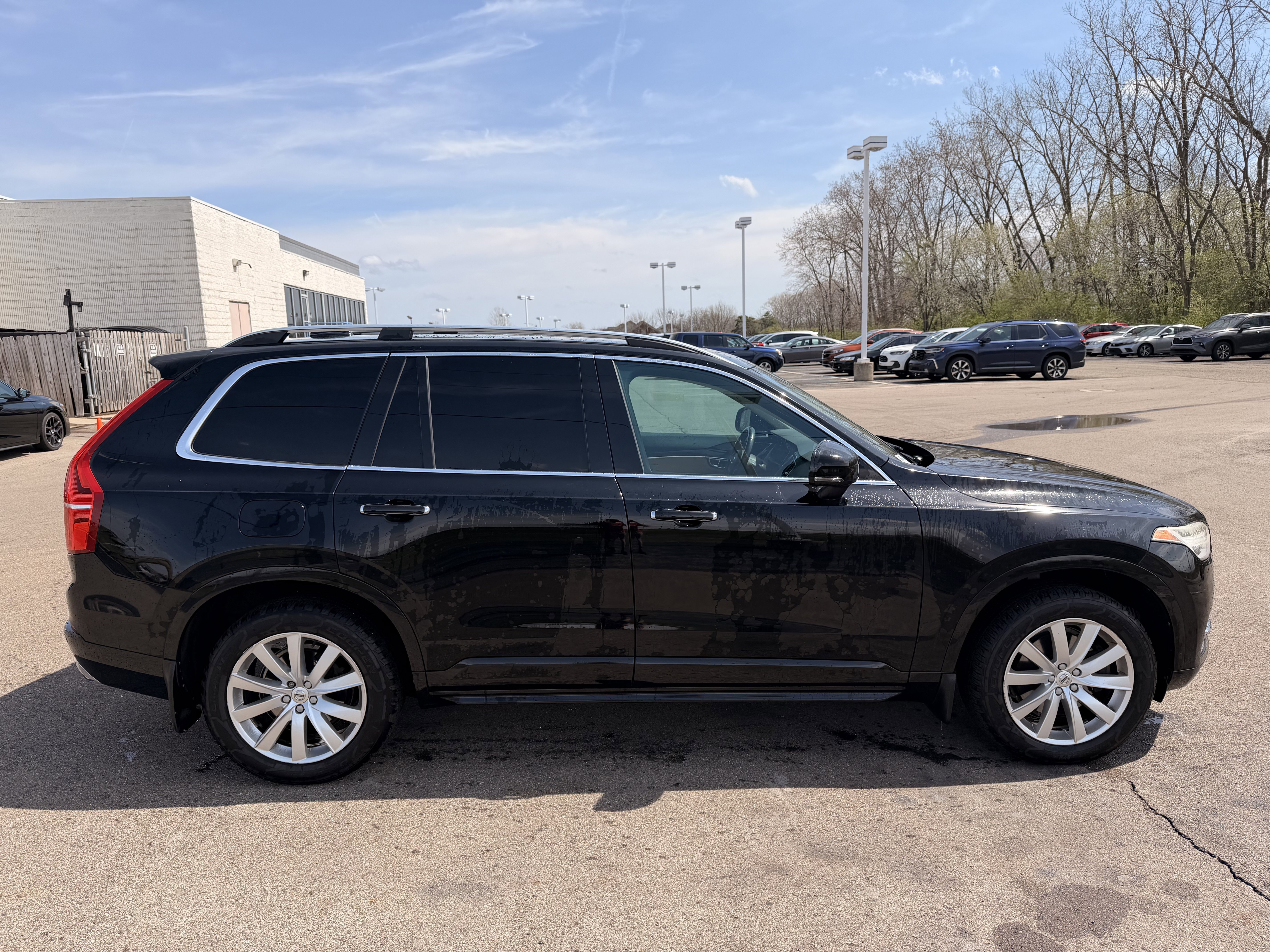 Used 2016 Volvo XC90 T6 Momentum w/ Momentum Plus Package image 2