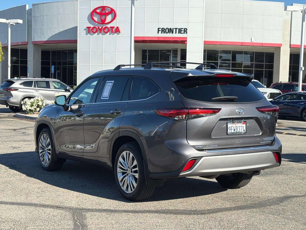 Used 2023 Toyota Highlander Platinum image 5