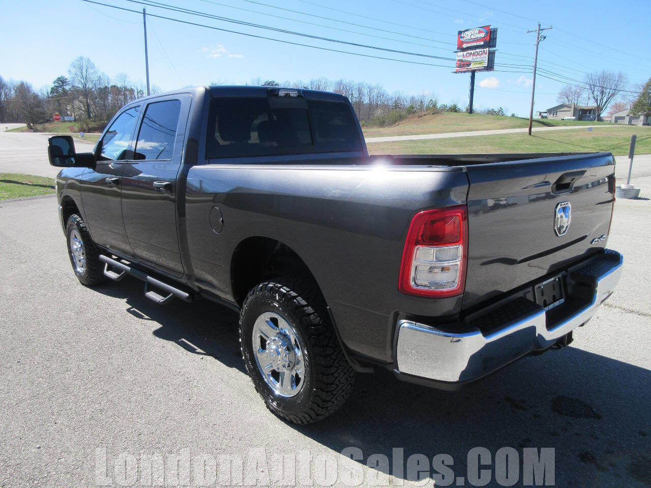 Used 2024 RAM 2500 Tradesman w/ Chrome Appearance Group image 4