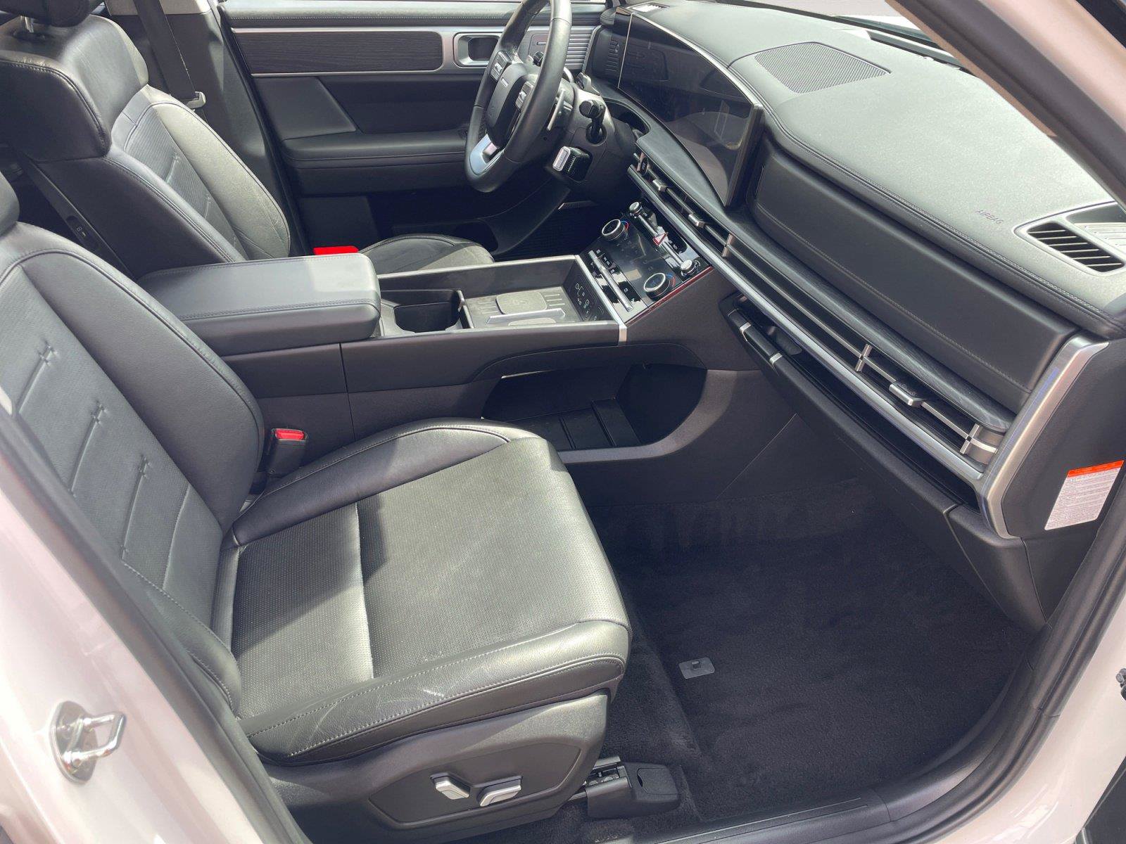 Used 2025 Hyundai Santa Fe Limited AWD/4WD image 15