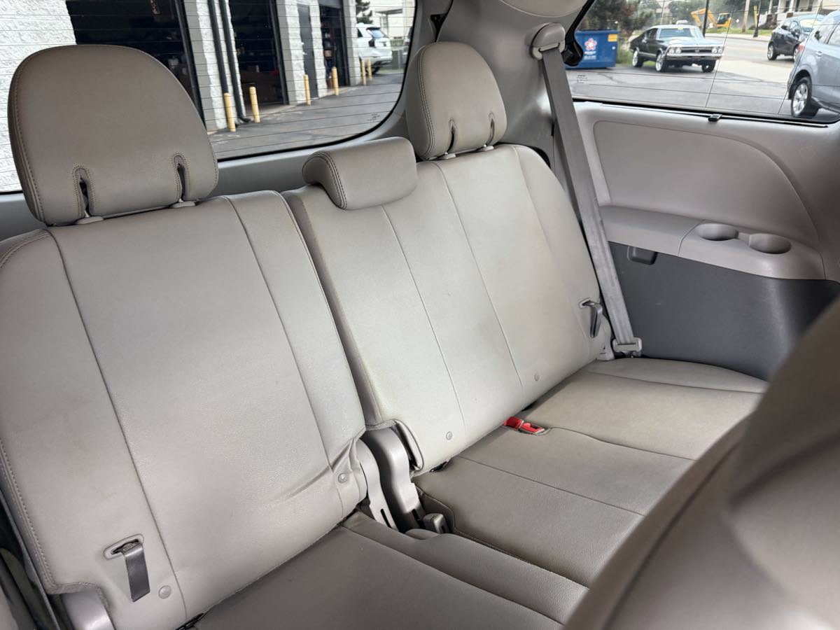 Used 2017 Toyota Sienna XLE AWD/4WD image 16