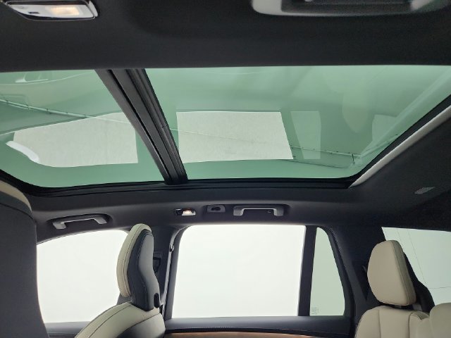 New 2025 Volvo XC90 B6 Core w/ Climate Package AWD/4WD image 18