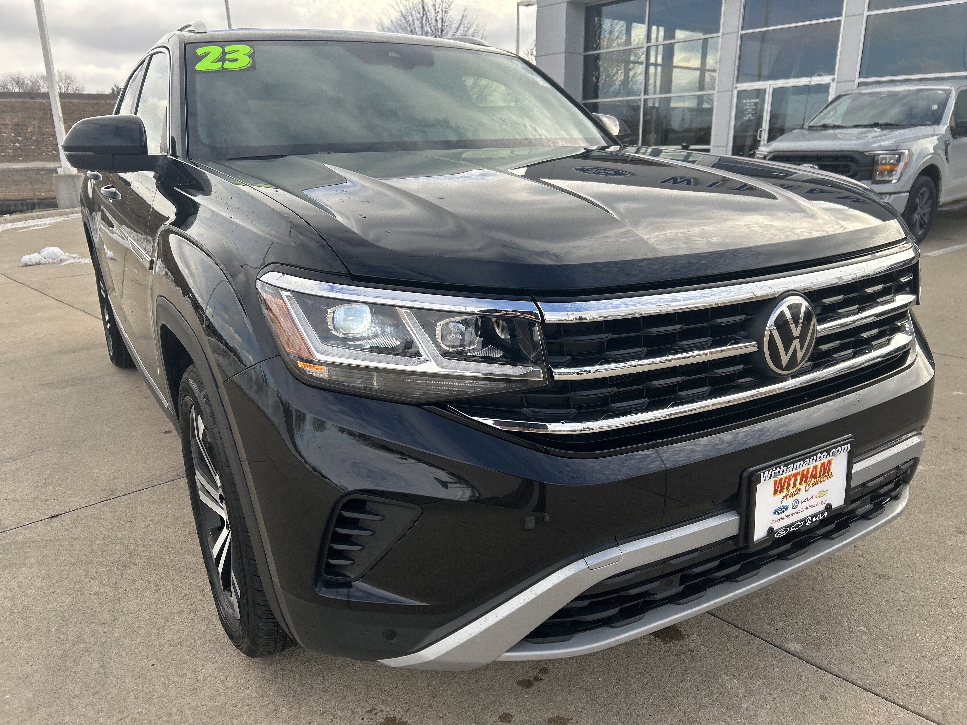 Used 2023 Volkswagen Atlas Cross Sport SEL image 2