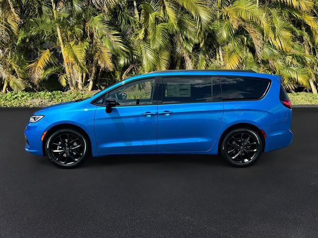 New 2026 Chrysler Pacifica Select w/ S Appearance Package FWD image 2
