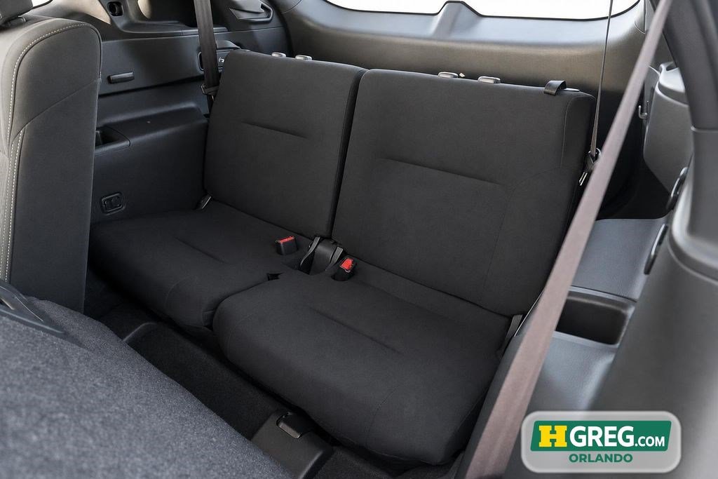 Used 2025 Mitsubishi Outlander ES FWD image 17