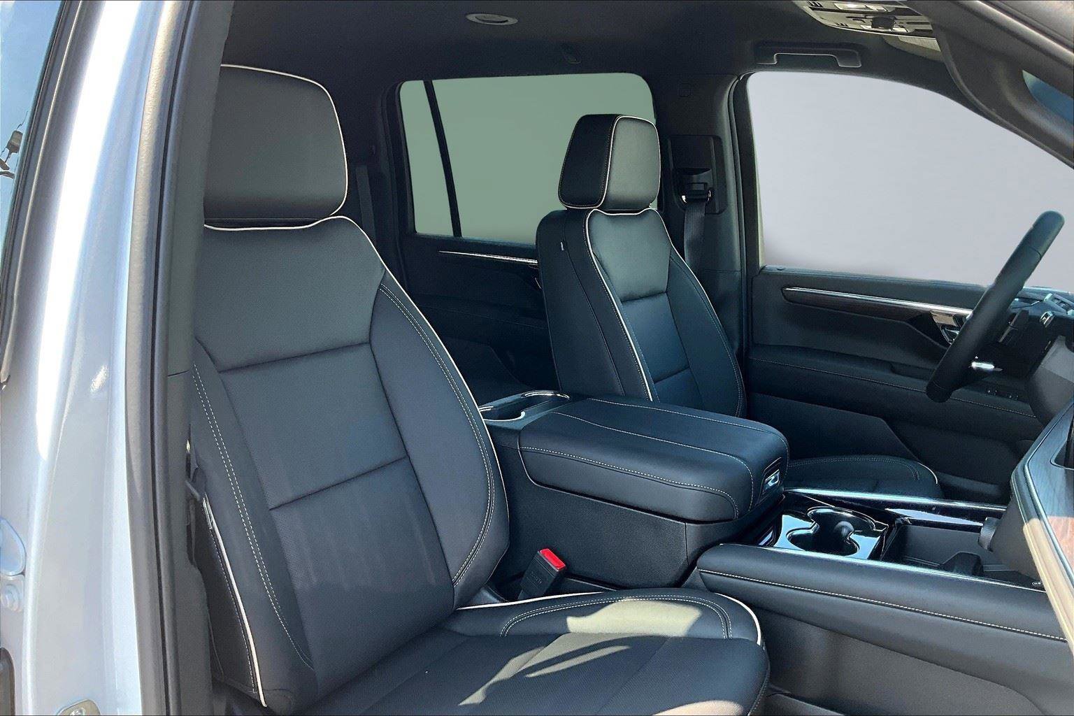 New 2025 Chevrolet Suburban Premier image 16