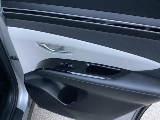 Used 2023 Hyundai Tucson Limited image 17