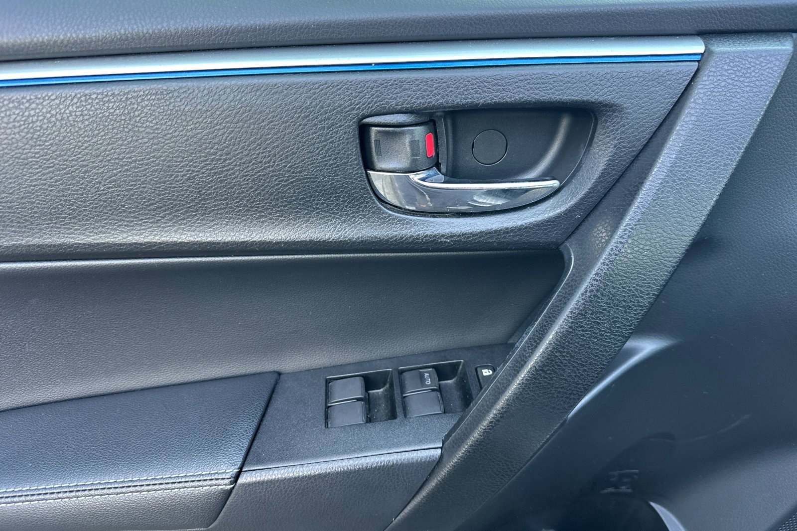 Used 2014 Toyota Corolla S image 12