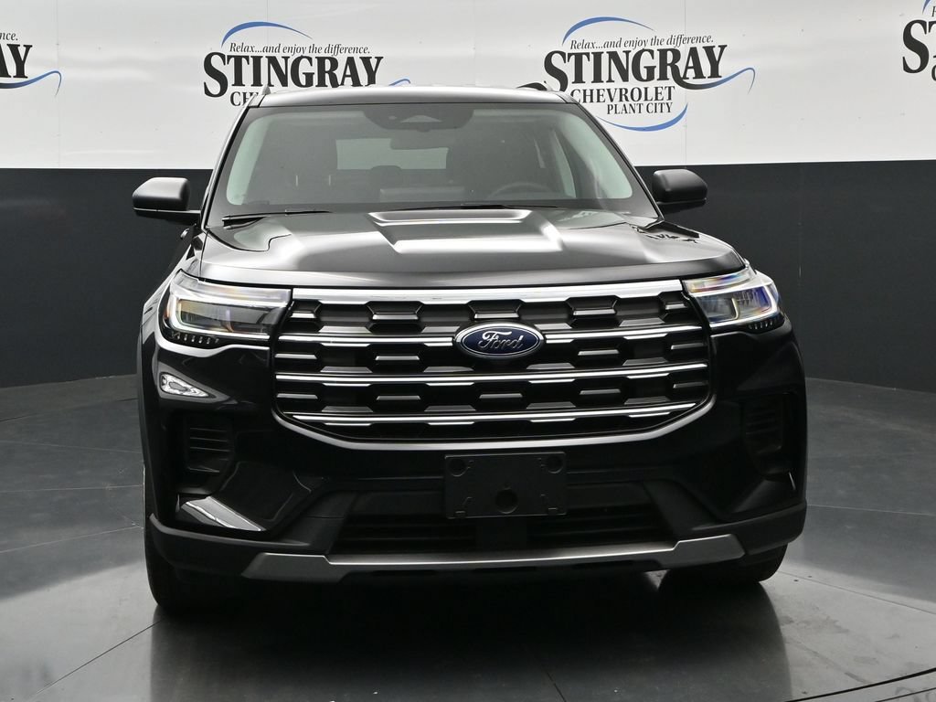Used 2025 Ford Explorer Active RWD image 2