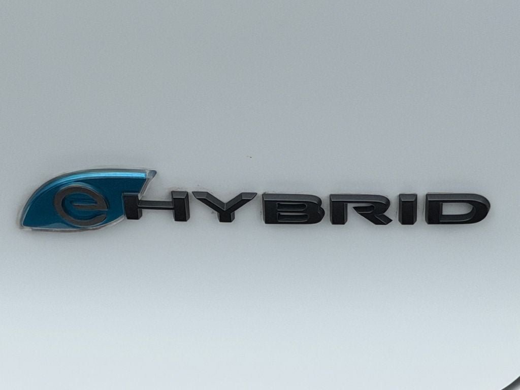 Used 2023 Chrysler Pacifica Limited w/ Uconnect Theater Family Group FWD image 32