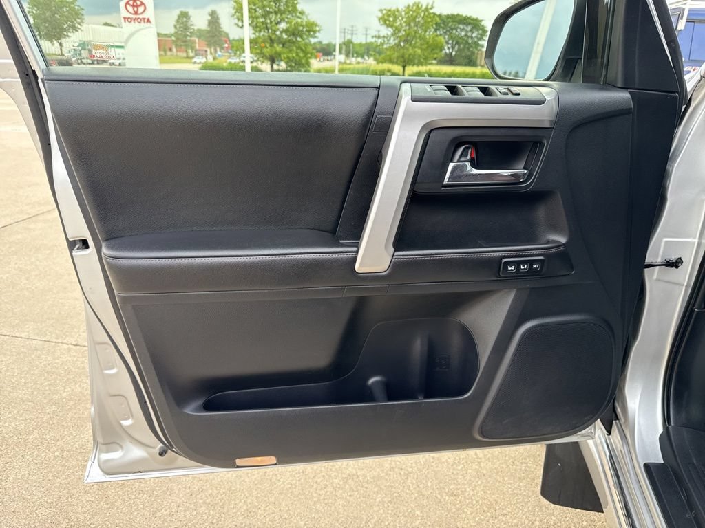 Used 2014 Toyota 4Runner Limited AWD/4WD image 18