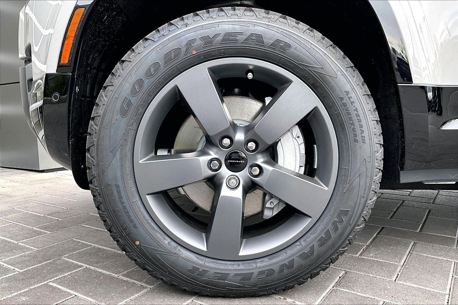 New 2026 Land Rover Defender 110 X-Dynamic SE image 12