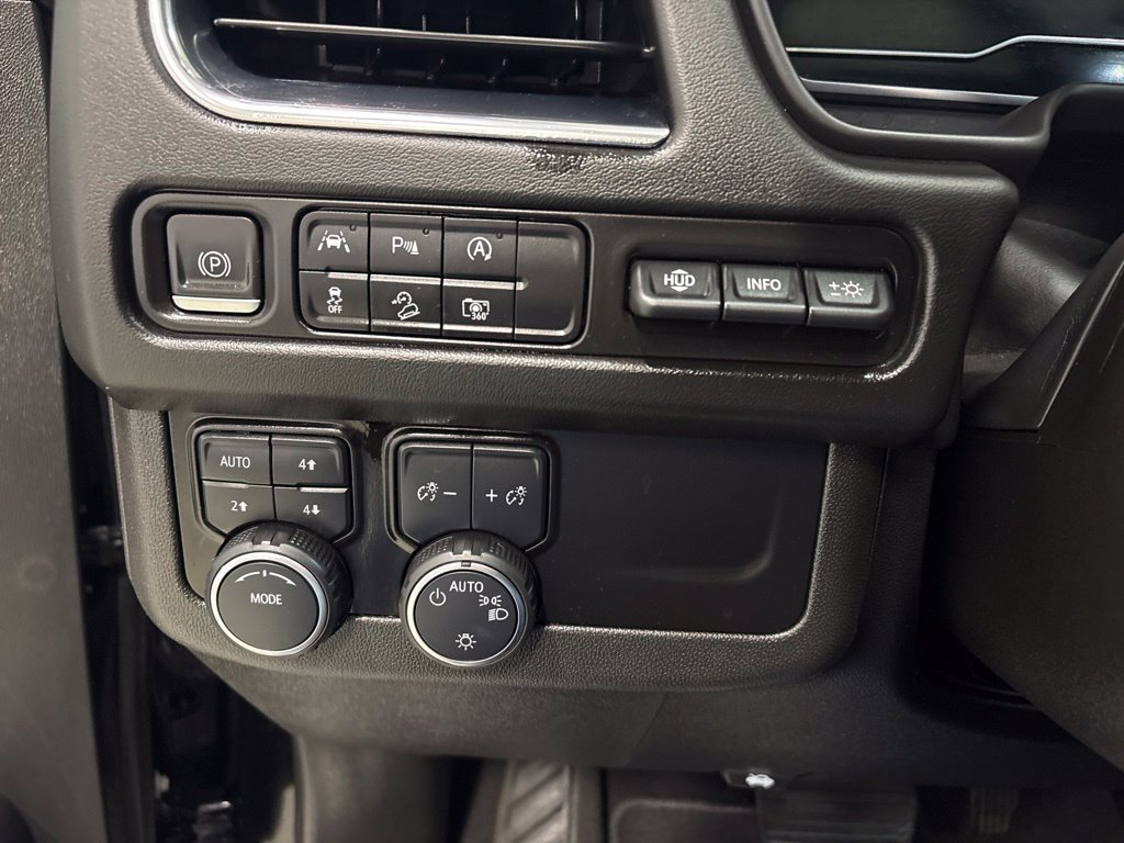 Certified 2023 Chevrolet Suburban High Country AWD/4WD image 24