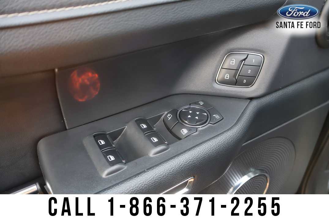 Used 2024 Ford Expedition XLT RWD image 11