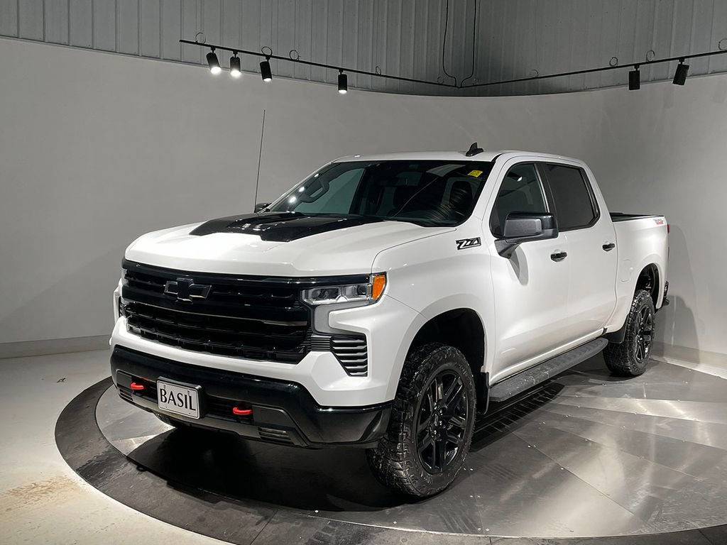 Used 2023 Chevrolet Silverado 1500 LT Trail Boss w/ LPO, Dark Essentials Package image 8