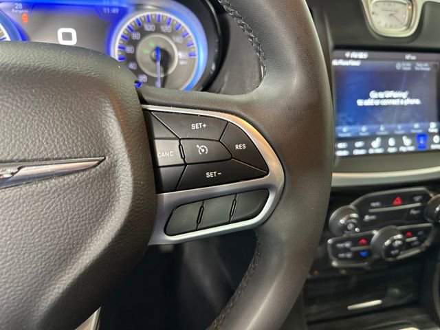 Used 2022 Chrysler 300 Touring L image 16