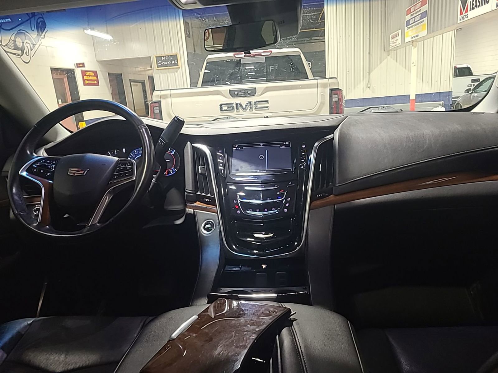 Used 2019 Cadillac Escalade Luxury image 7