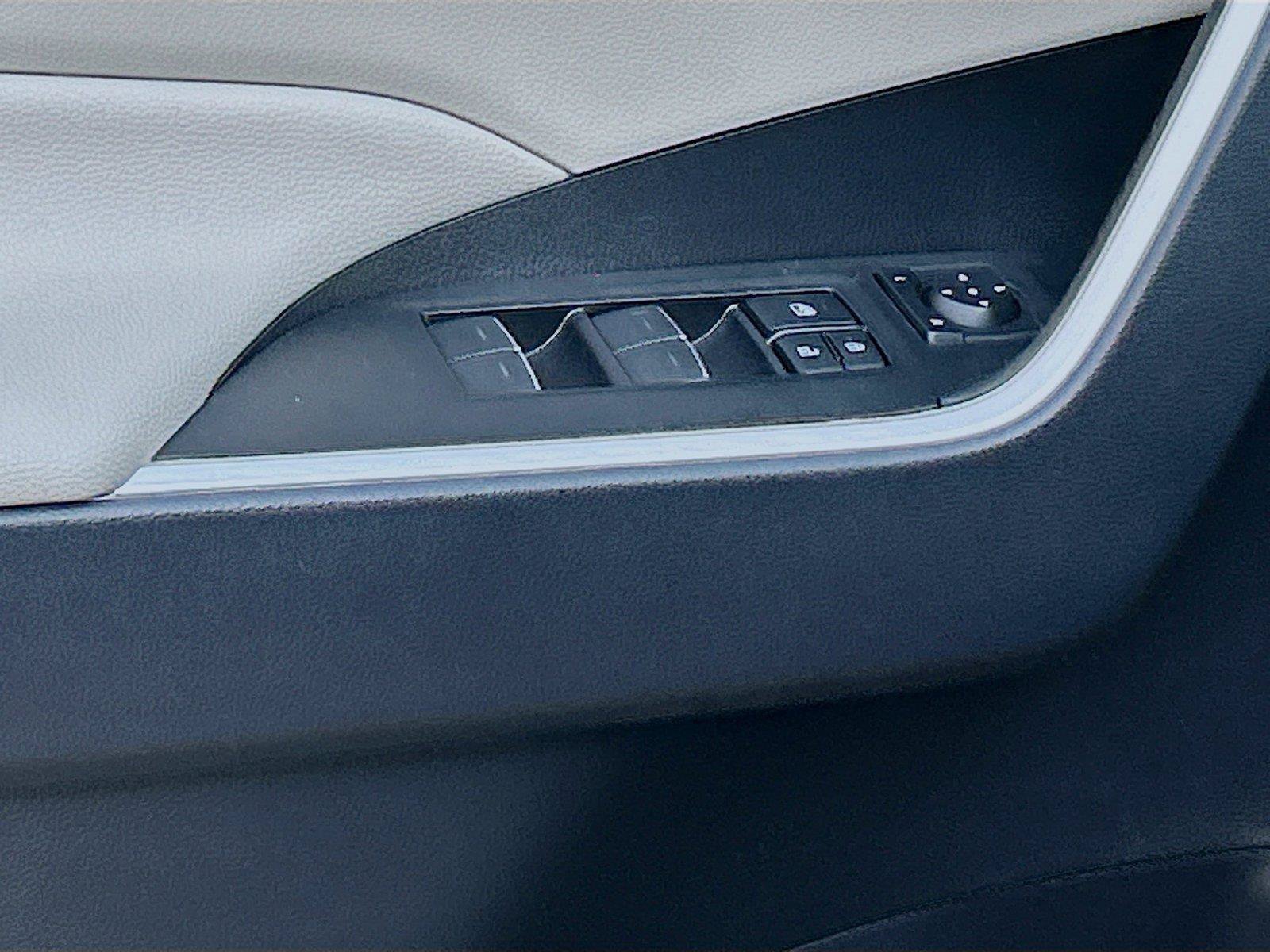 Used 2025 Toyota RAV4 XLE FWD image 22