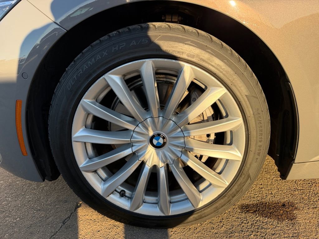 Used 2022 BMW 740i w/ Premium Package image 14