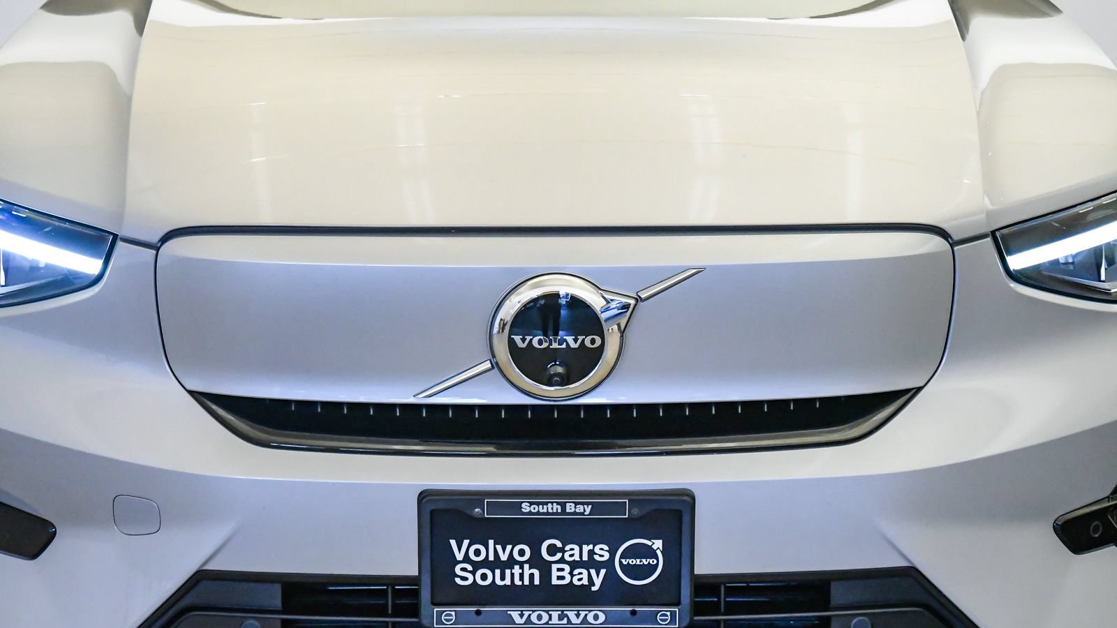 Certified 2023 Volvo XC40 Recharge Plus AWD/4WD image 8