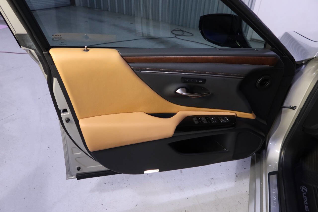 Used 2025 Lexus ES 350 w/ Premium Package image 34