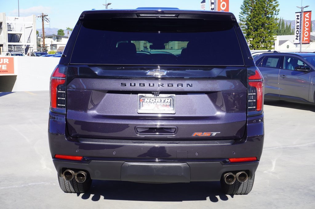Used 2025 Chevrolet Suburban RST image 6