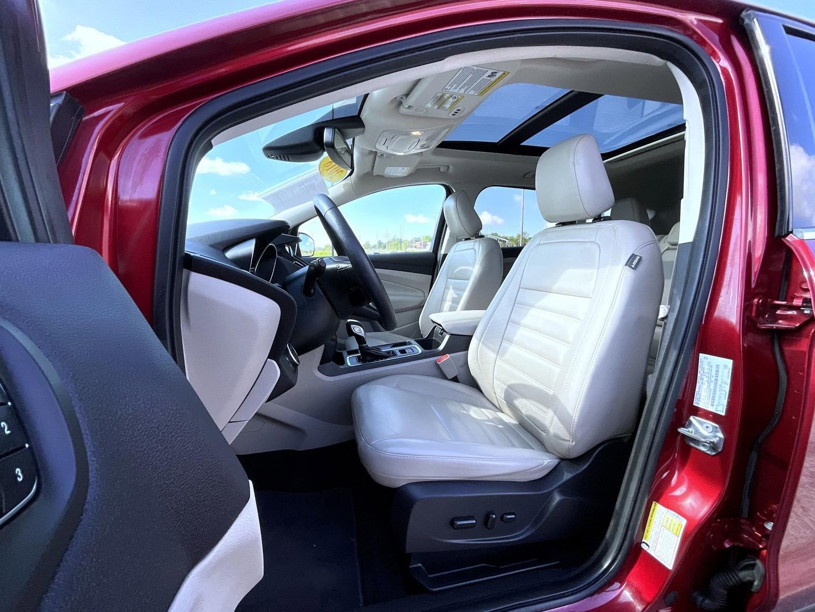 Used 2018 Ford Escape Titanium w/ Ford Safe & Smart Package AWD/4WD image 10