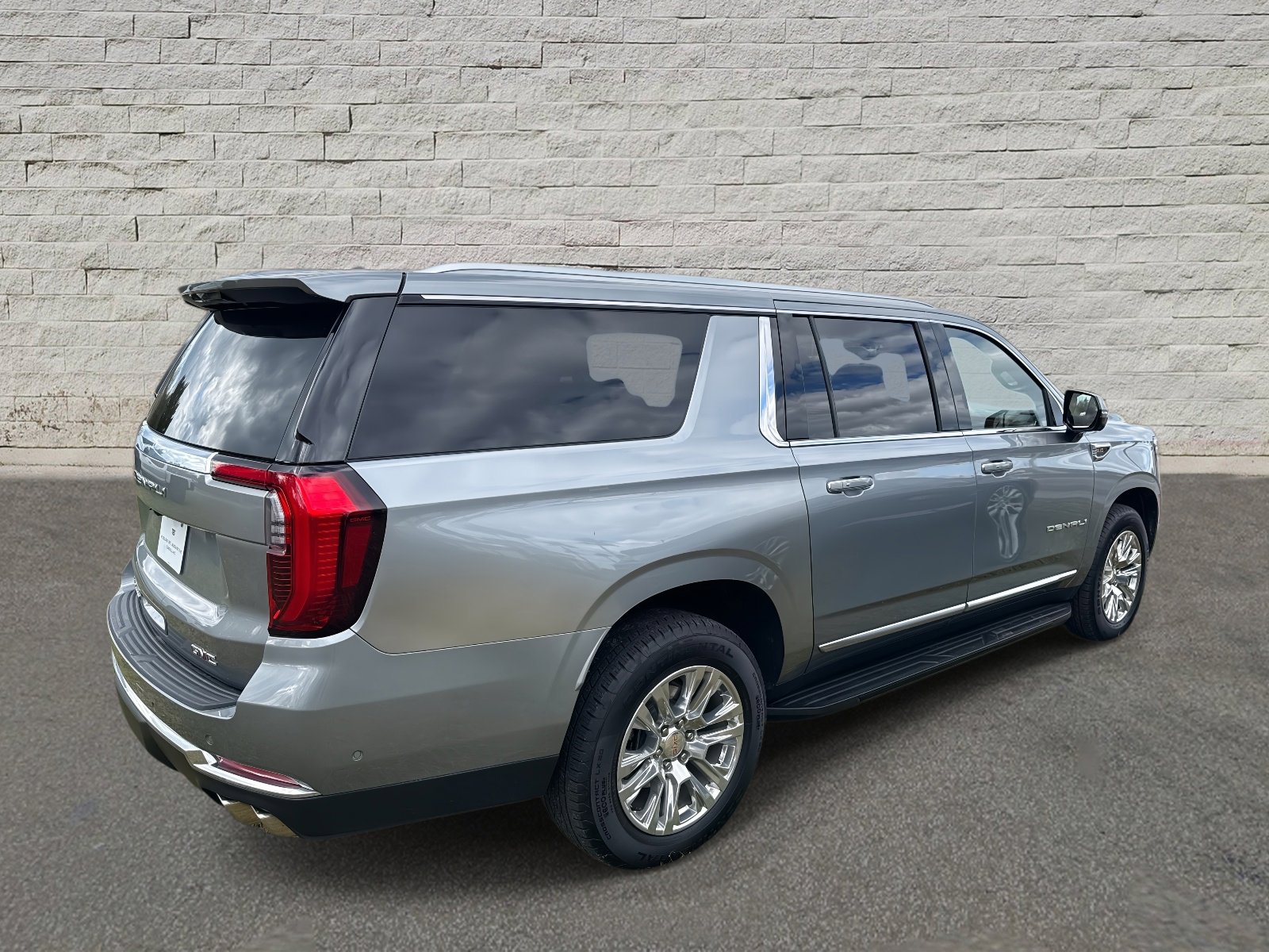 Used 2025 GMC Yukon XL Denali image 5