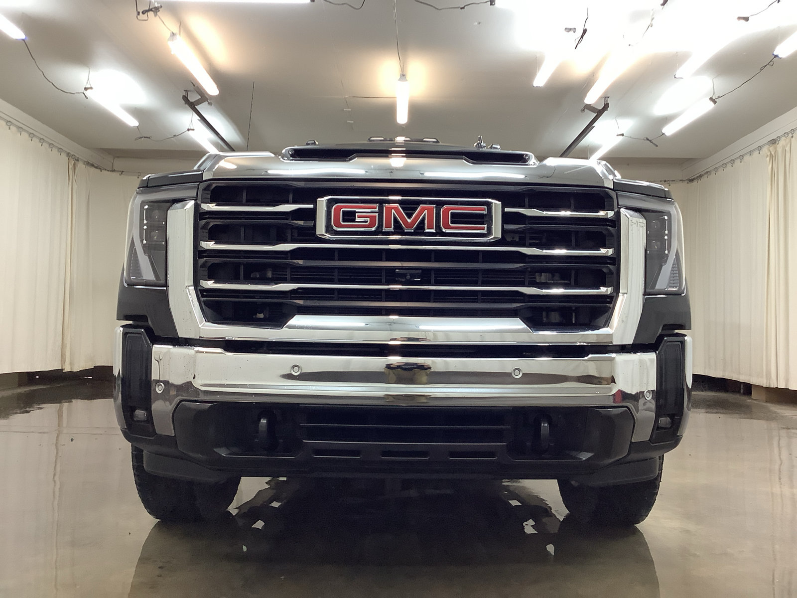 Used 2025 GMC Sierra 2500 SLT w/ SLT Premium Package AWD/4WD image 11