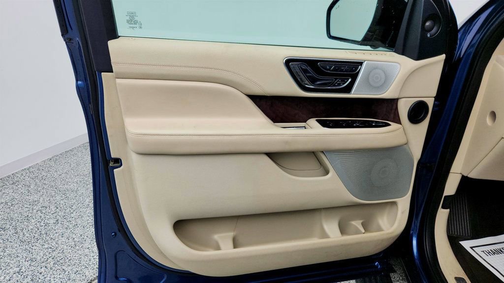 Used 2020 Lincoln Navigator Reserve w/ Luxury Package RWD image 11