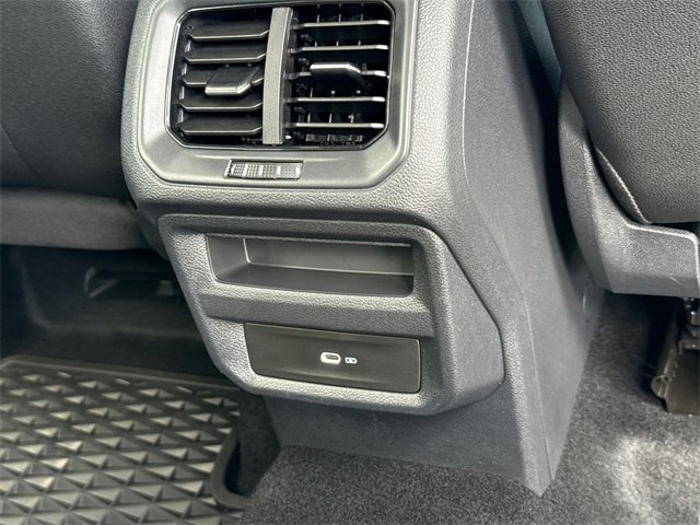 Used 2025 Volkswagen Taos SE image 19