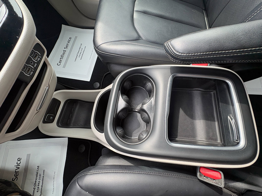 Used 2024 Chrysler Pacifica Touring-L image 14