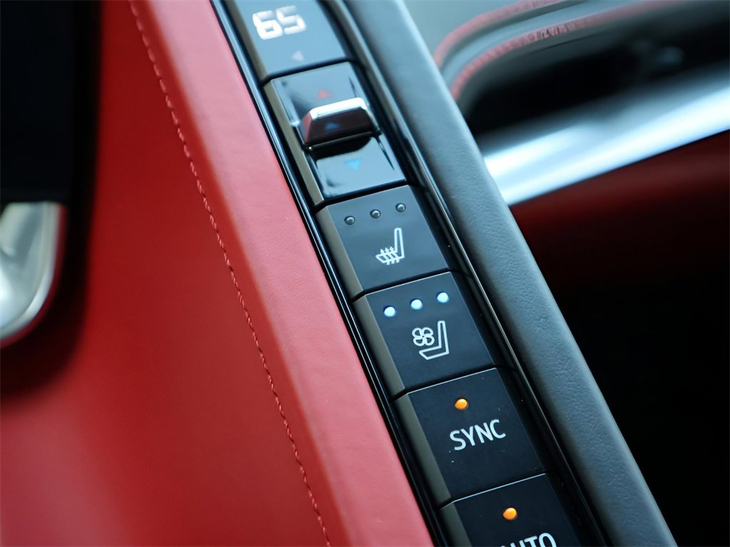 Used 2023 Chevrolet Corvette Stingray Premium Conv w/ Z51 Performance Package image 32