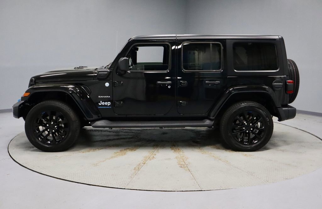 Used 2023 Jeep Wrangler Unlimited Sahara w/ Cold Weather Group AWD/4WD image 10