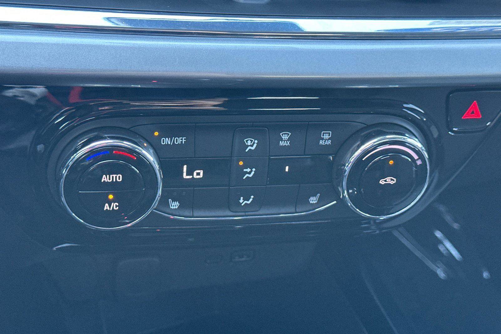 Used 2025 Chevrolet Trax LT w/ LT Convenience Package image 19