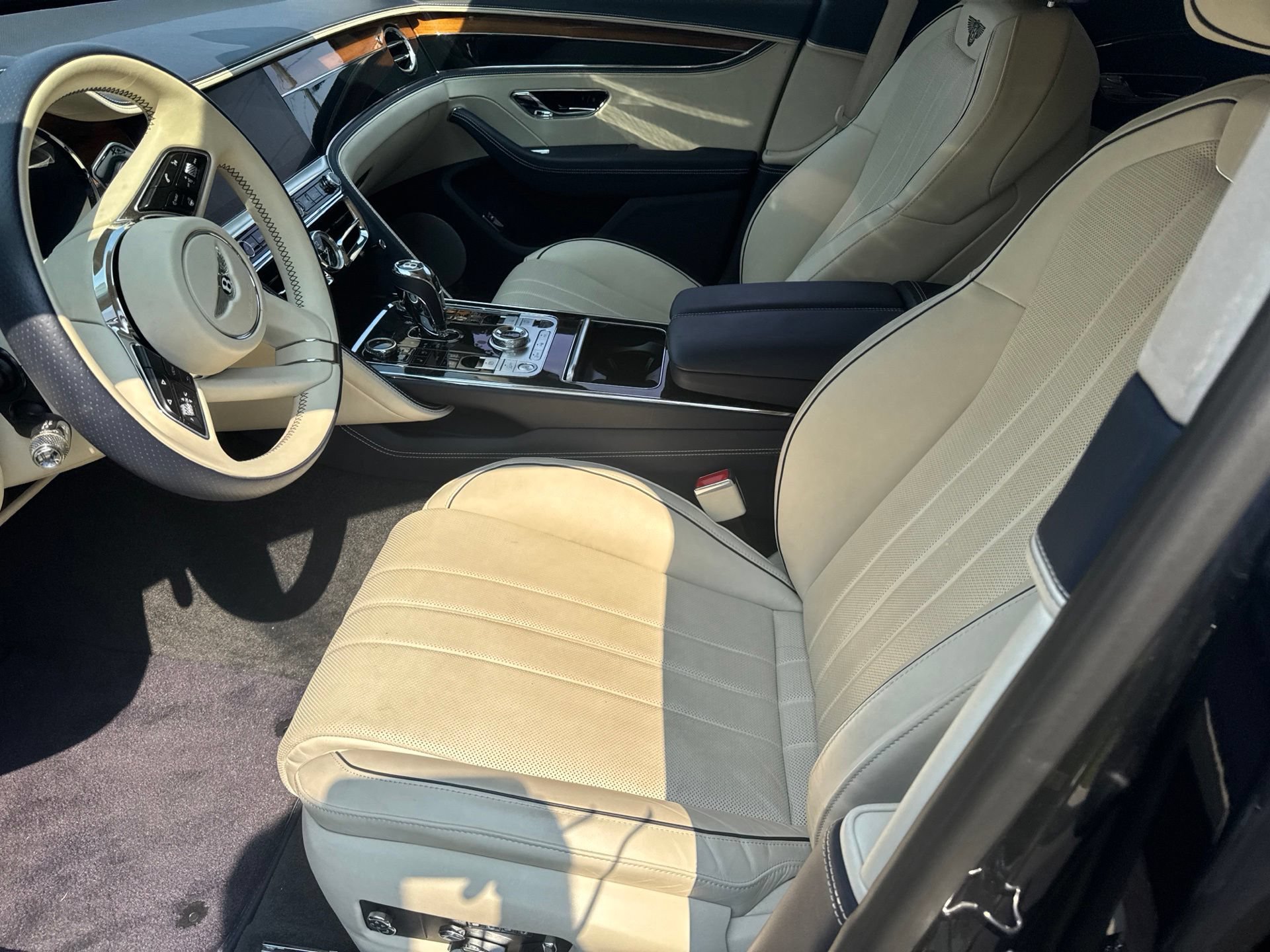 Certified 2023 Bentley Flying Spur V8 AWD/4WD image 5