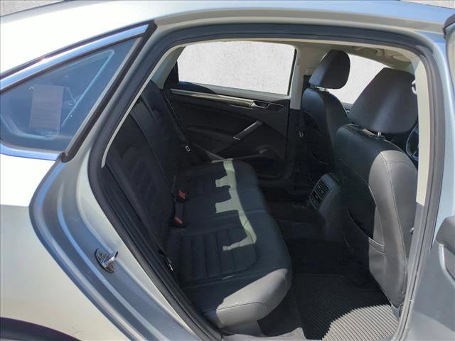 Used 2018 Volkswagen Passat 2.0T SEL Premium image 22