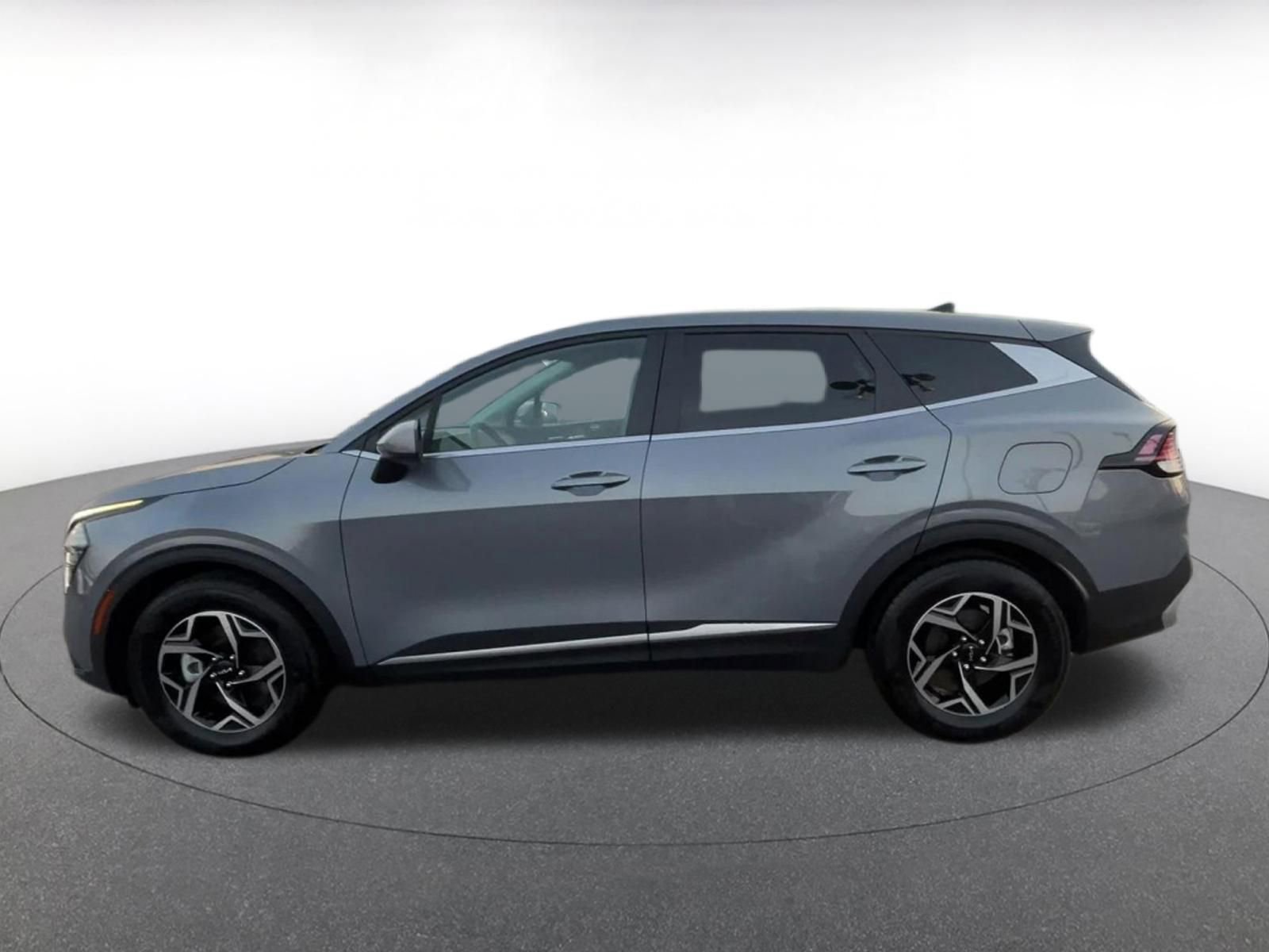 Used 2025 Kia Sportage LX image 9