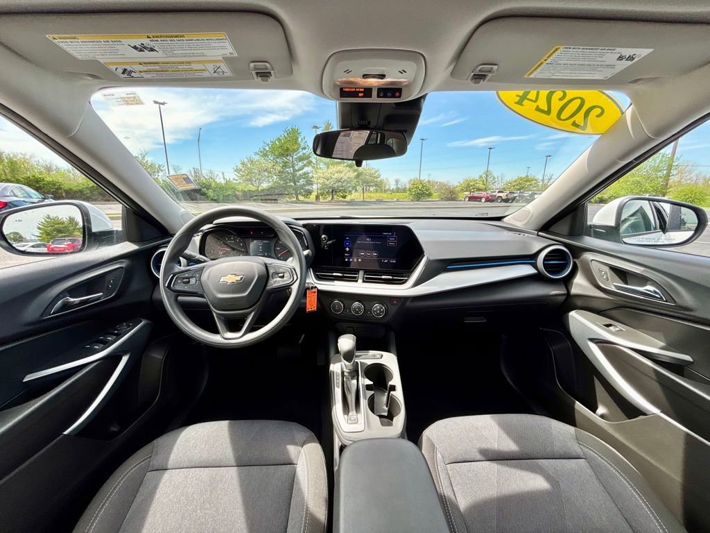 Used 2024 Chevrolet Trax LS w/ LS Convenience Package FWD image 20