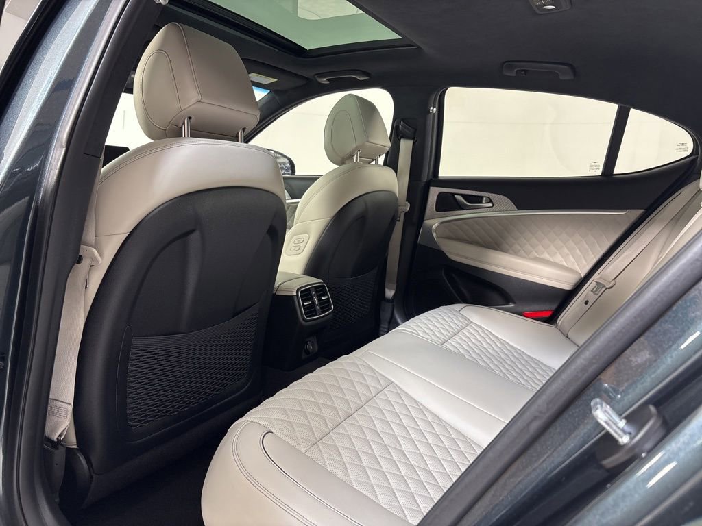 Used 2023 Genesis G70 3.3T w/ Sport Prestige Package image 17