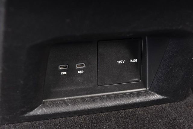 Used 2023 Volkswagen Atlas SE w/ Black Wheel Package image 23