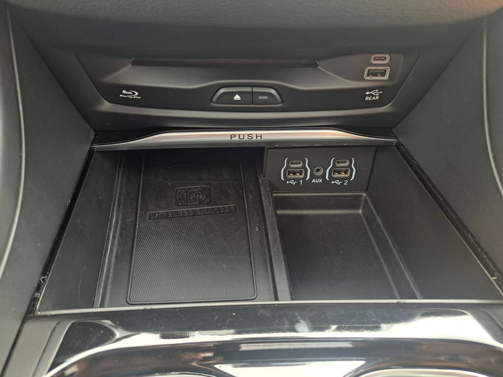 Used 2023 Chrysler Pacifica Pinnacle FWD image 18