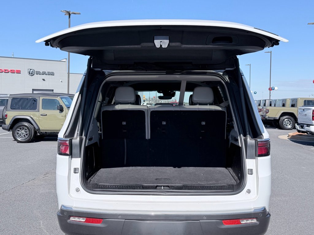 Used 2022 Jeep Wagoneer Series II RWD image 8
