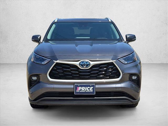 Used 2022 Toyota Highlander XLE FWD image 2