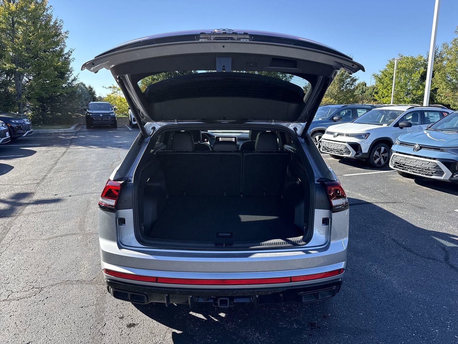Used 2025 Volkswagen Atlas Cross Sport SEL R-Line image 27