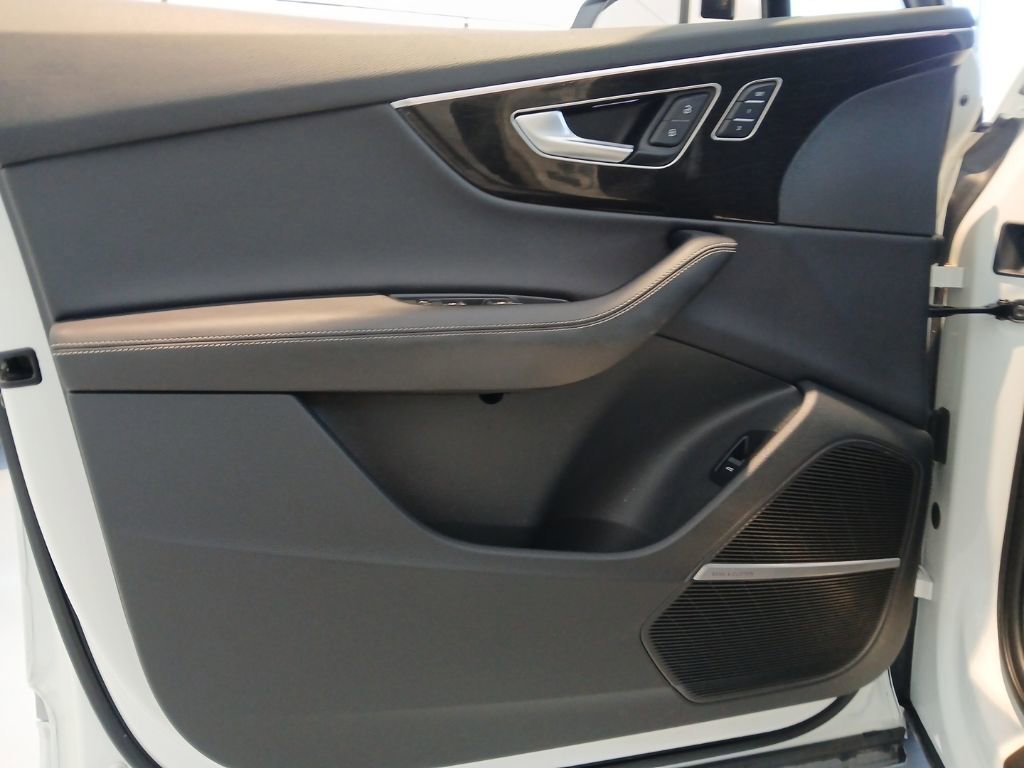 Used 2025 Audi Q7 3.0T Premium Plus image 18