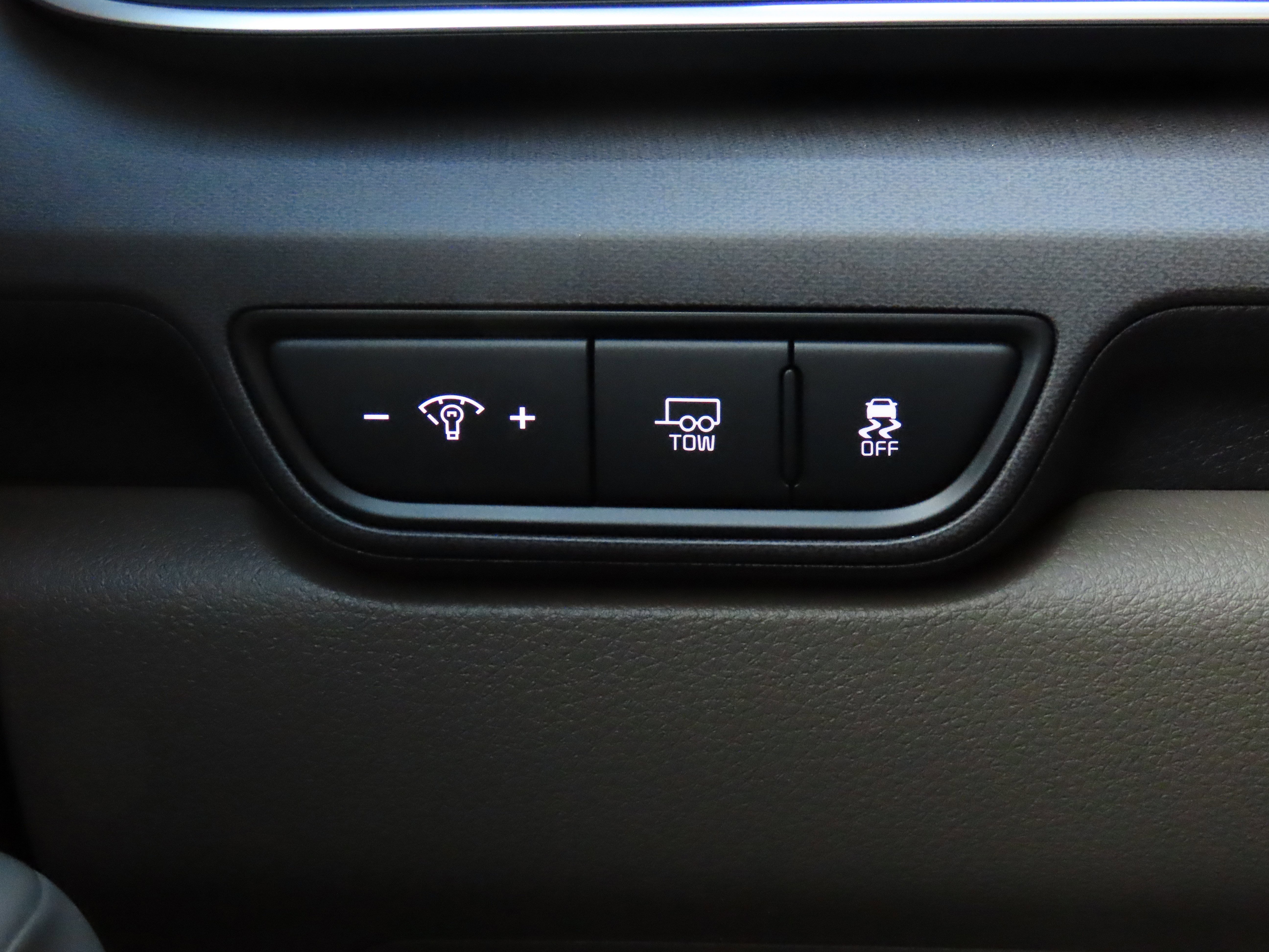 Used 2025 Kia Carnival EX image 34