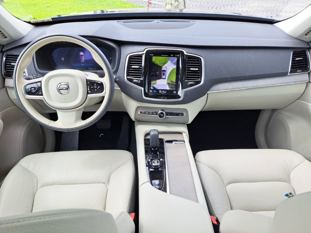 Used 2025 Volvo XC90 T8 Plus w/ Protection Package Premier AWD/4WD image 9