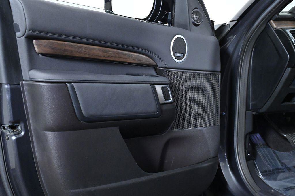 Used 2019 Land Rover Discovery HSE image 32